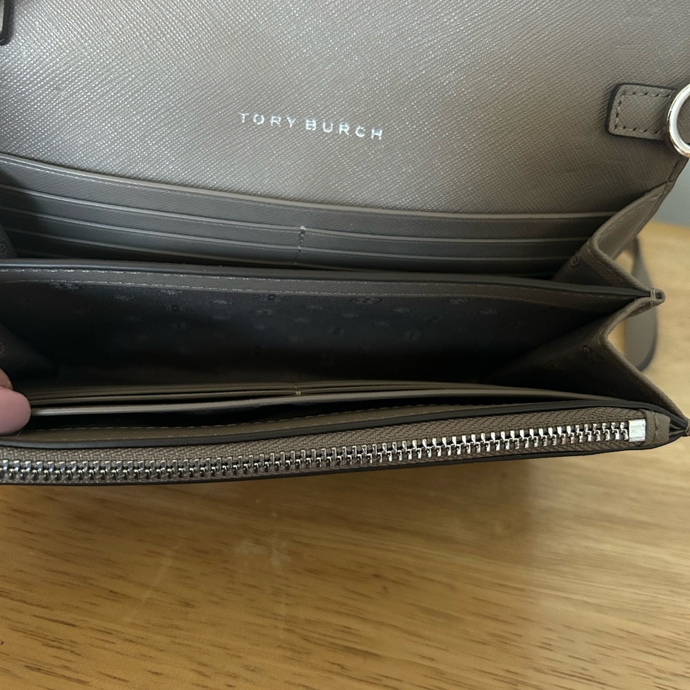 Tory Burch Gray Crossbody Bag with Silver Chain - Picture 4 of 4